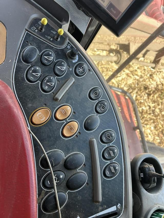 Image of Case IH 8240 equipment image 3