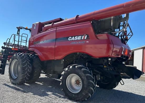 Image of Case IH 8240 equipment image 3