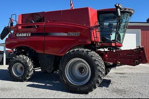 Image of Case IH 8240 equipment image 1