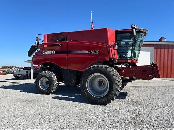 Image of Case IH 8240 equipment image 4