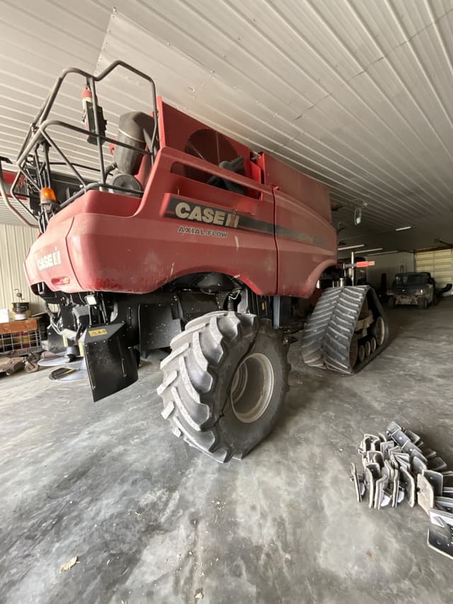 Image of Case IH 8240 equipment image 2