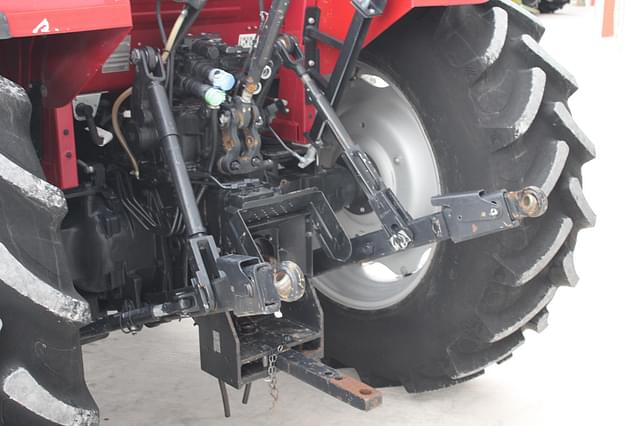 Image of Case IH Farmall 120C equipment image 4