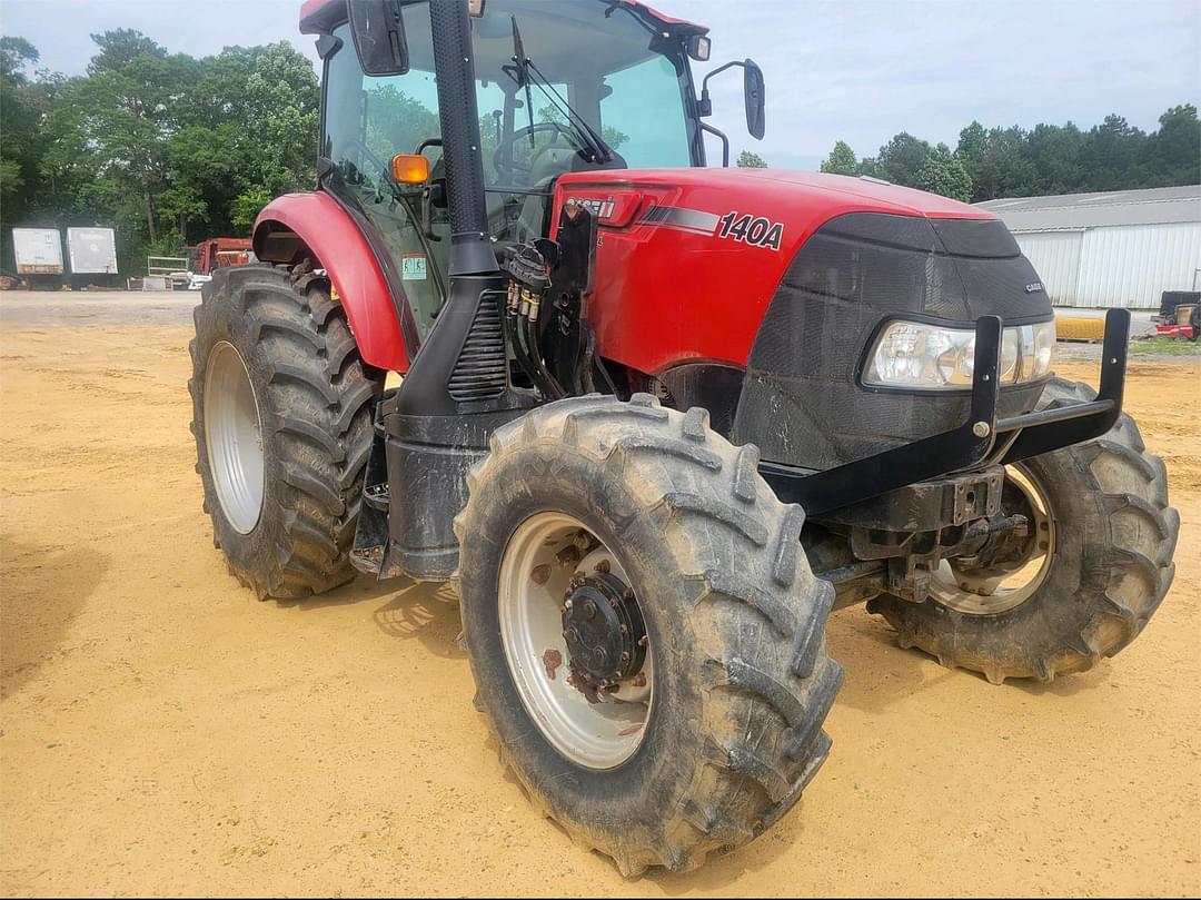 Image of Case IH Farmall 140A Image 1
