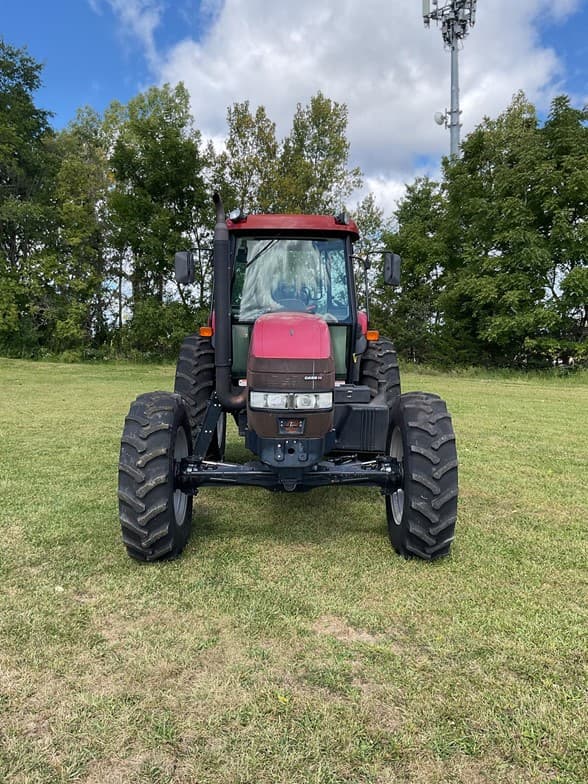 Image of Case IH Farmall 140A equipment image 1