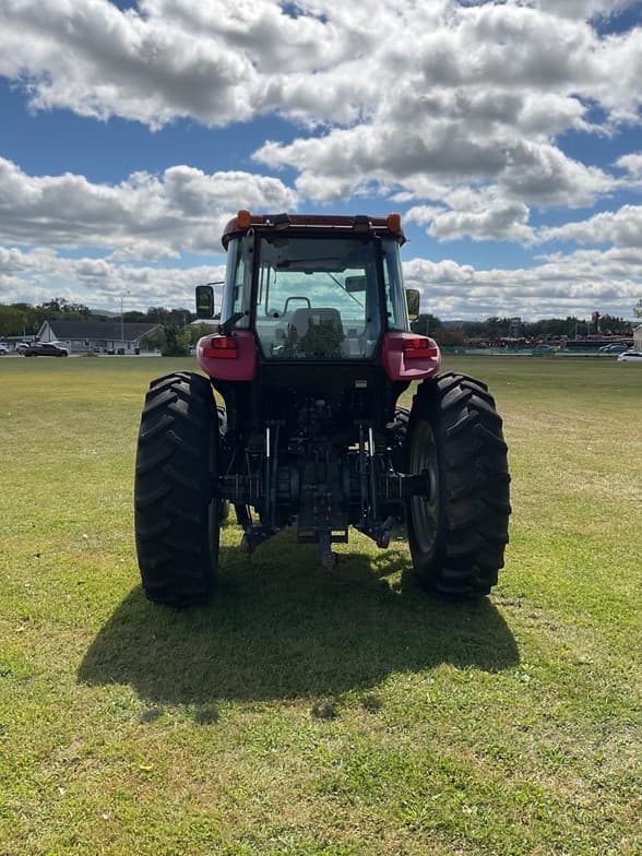 Image of Case IH Farmall 140A equipment image 4