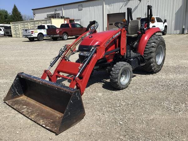 Image of Case IH Farmall 35C equipment image 1
