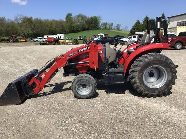 Image of Case IH Farmall 35C equipment image 3