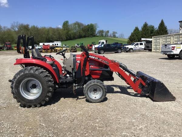 Image of Case IH Farmall 35C equipment image 2