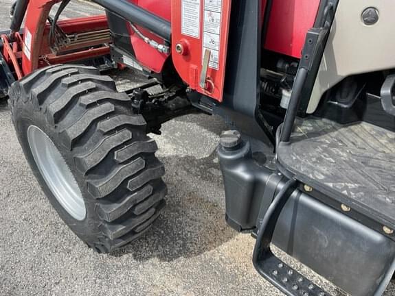 Image of Case IH Farmall 40C equipment image 2