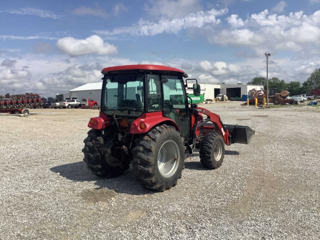 Image of Case IH Farmall 50C equipment image 2