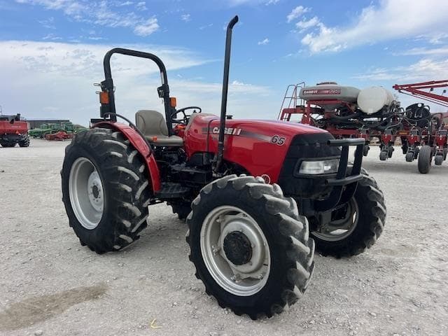 Image of Case IH Farmall 65A equipment image 3