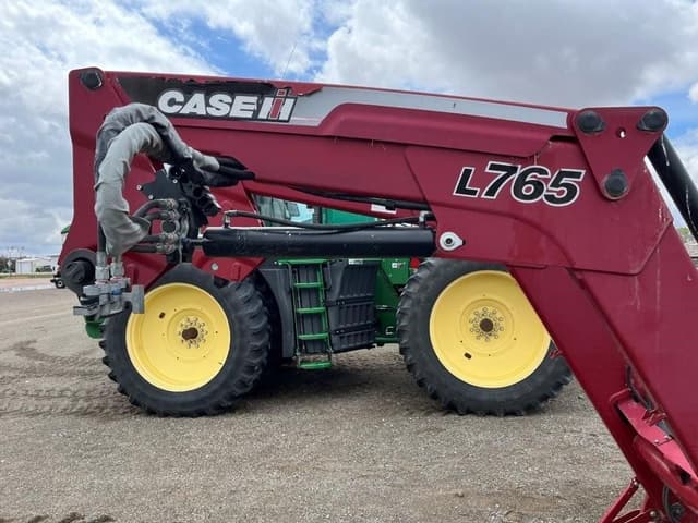 Image of Case IH L765 equipment image 4