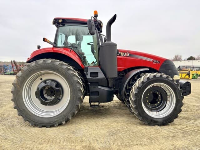 Image of Case IH Magnum 250 equipment image 3