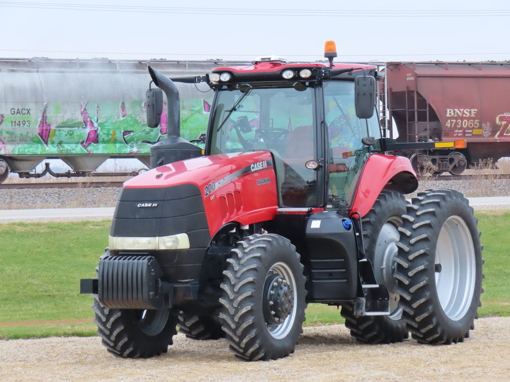 2015 Case IH Magnum 200 Equipment Image0