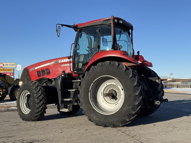 Image of Case IH Magnum 220 equipment image 4