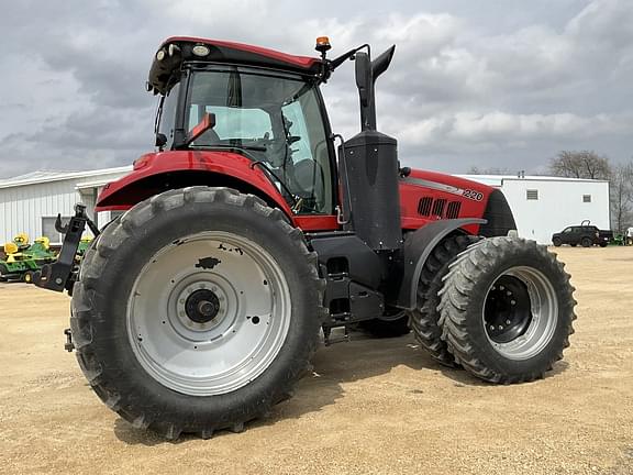 Image of Case IH Magnum 220 equipment image 3