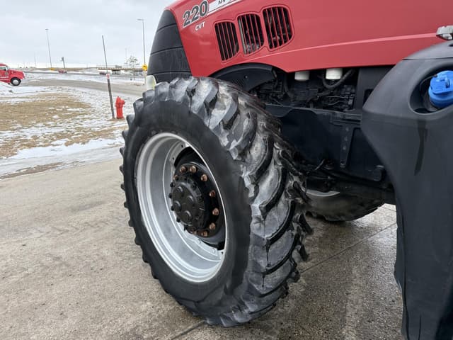 Image of Case IH Magnum 220 equipment image 4