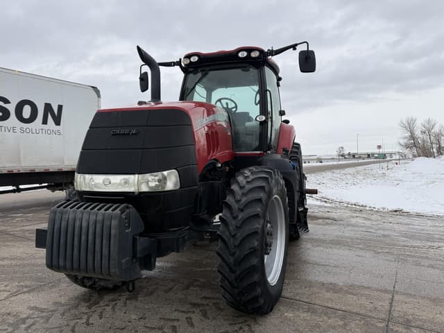 Image of Case IH Magnum 220 equipment image 3