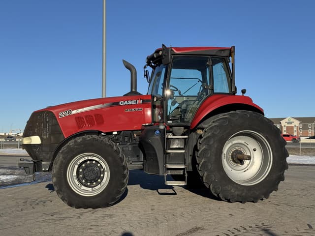 Image of Case IH Magnum 220 equipment image 2
