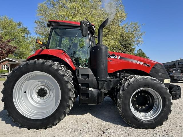 Image of Case IH Magnum 250 equipment image 3
