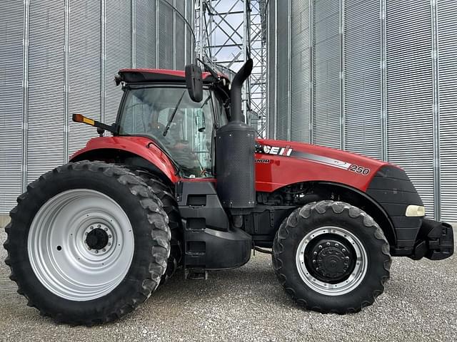Image of Case IH Magnum 250 equipment image 3