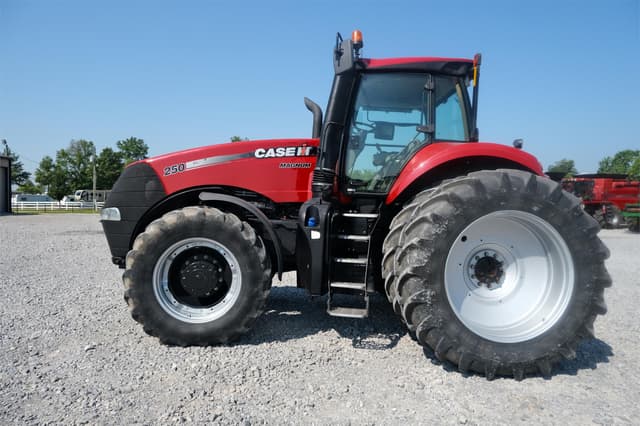 Image of Case IH Magnum 250 equipment image 2