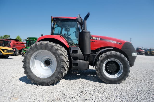 Image of Case IH Magnum 250 equipment image 3
