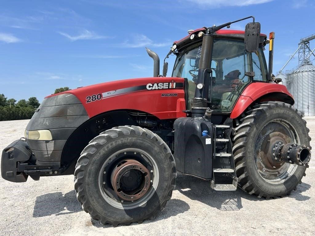 2015 Case IH Magnum 280 Equipment Image0