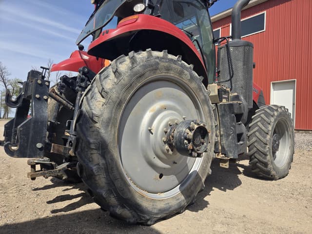 Image of Case IH Magnum 340 equipment image 3
