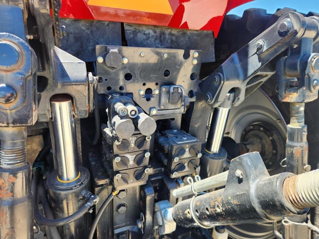 Image of Case IH Magnum 340 equipment image 4