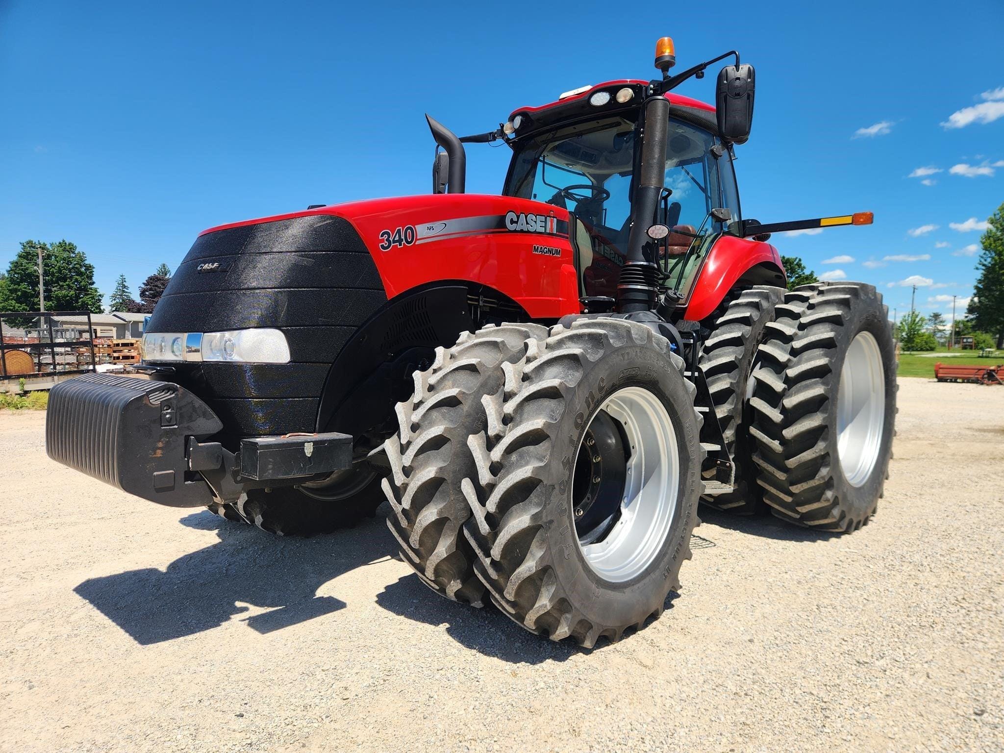 2015 Case IH Magnum 340 Equipment Image0