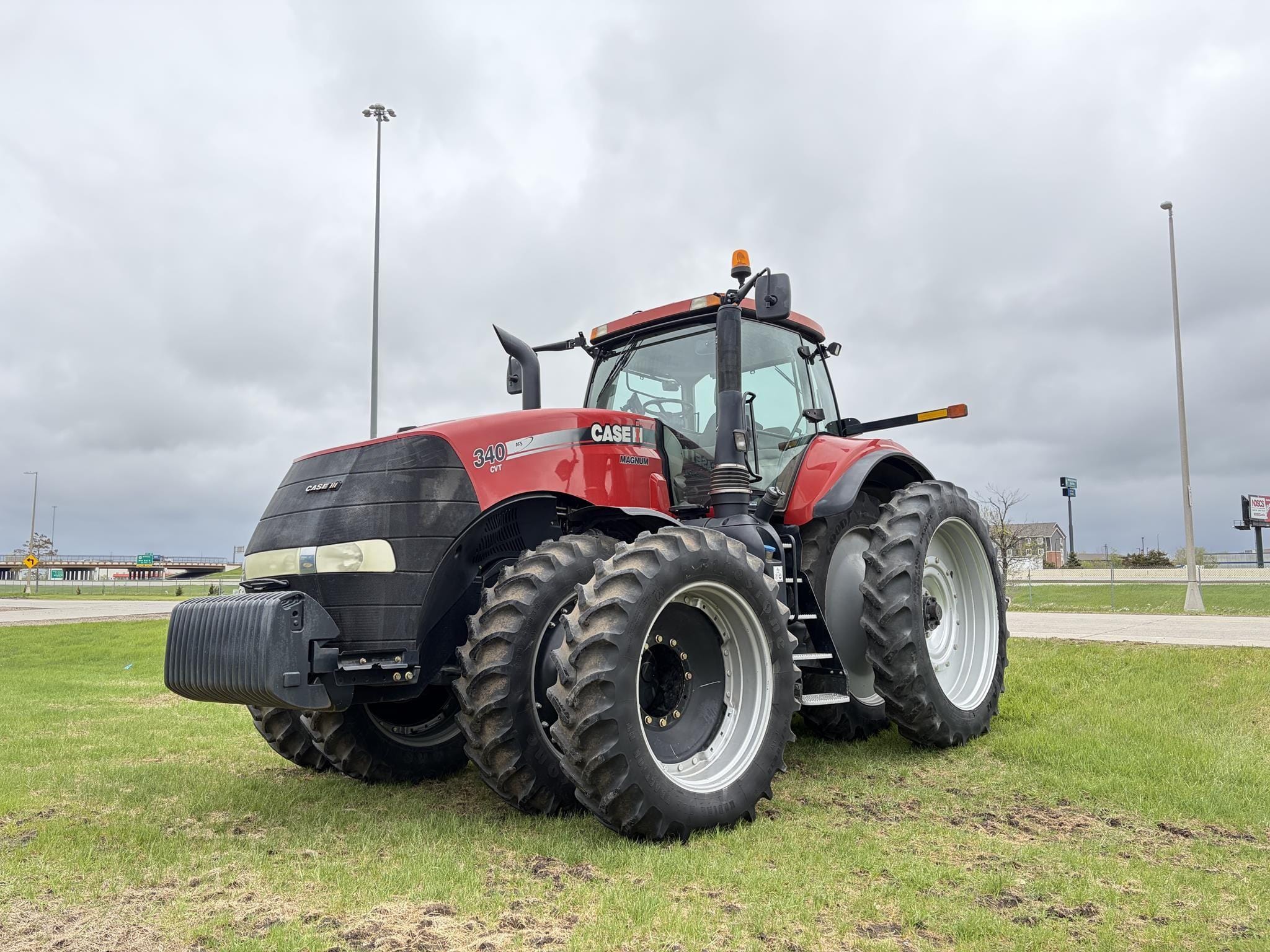 2015 Case IH Magnum 340 Equipment Image0