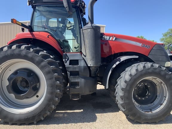 2015 Case IH Magnum 340 Equipment Image0