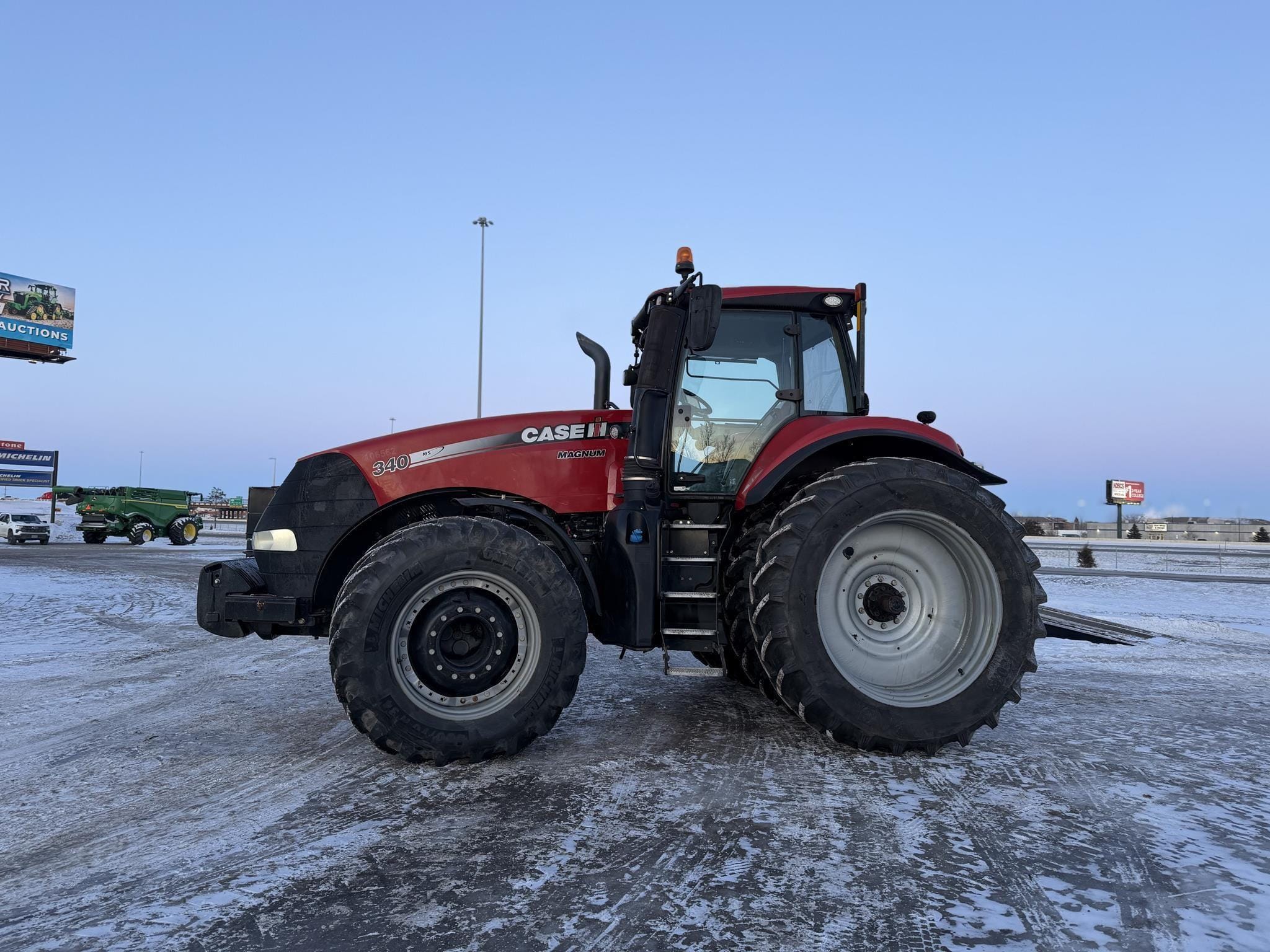 2015 Case IH Magnum 340 Equipment Image0
