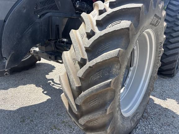Image of Case IH Magnum 380 RowTrac equipment image 1