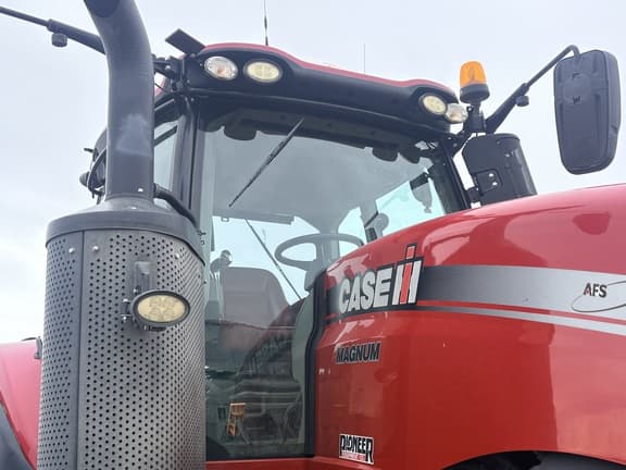 Image of Case IH Magnum 380 RowTrac equipment image 3
