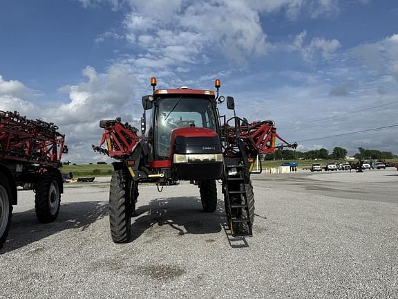 Image of Case IH Patriot 3340 equipment image 2