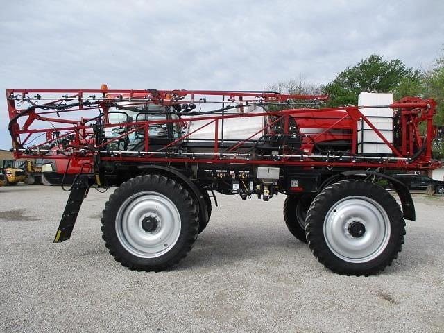 Image of Case IH Patriot 3340 equipment image 2