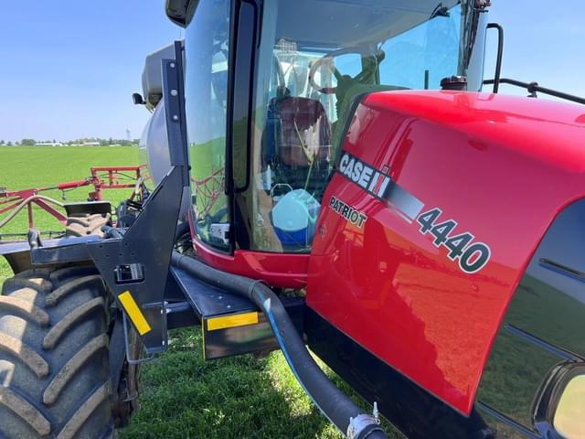 Image of Case IH Patriot 4440 equipment image 3