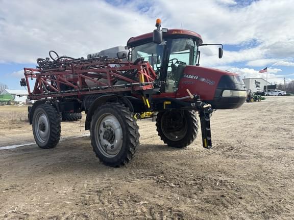Image of Case IH Patriot 4440 equipment image 2