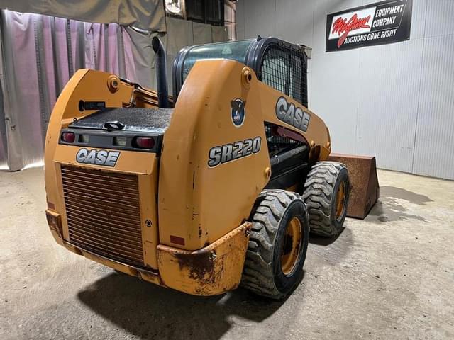 Image of Case SR220 equipment image 4