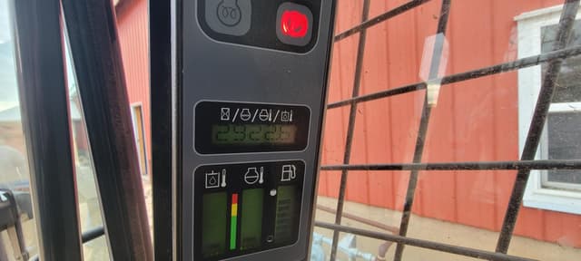 Image of Case TR320 equipment image 3