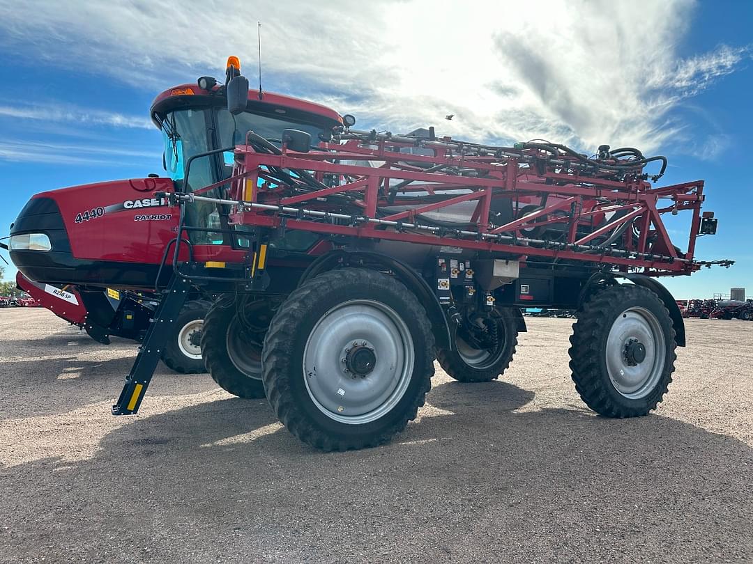 Image of Case IH Patriot 4440 Image 1