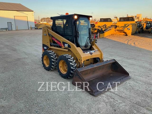 Image of Caterpillar 226B3 equipment image 2