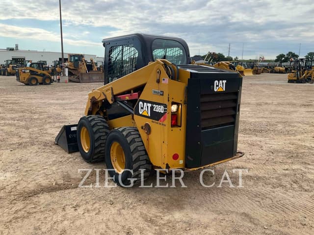 Image of Caterpillar 236D equipment image 3