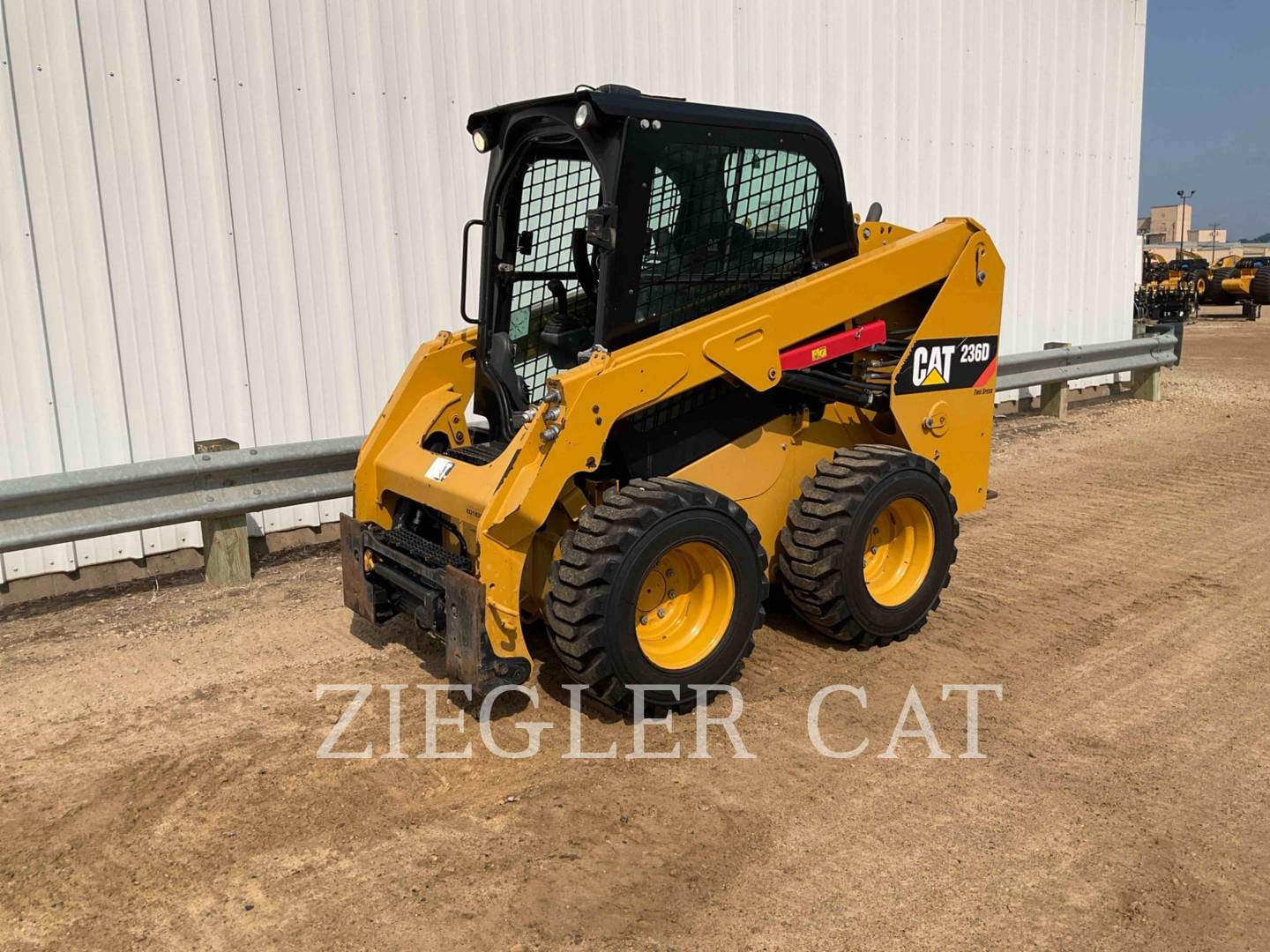 2015 Caterpillar 236D Equipment Image0
