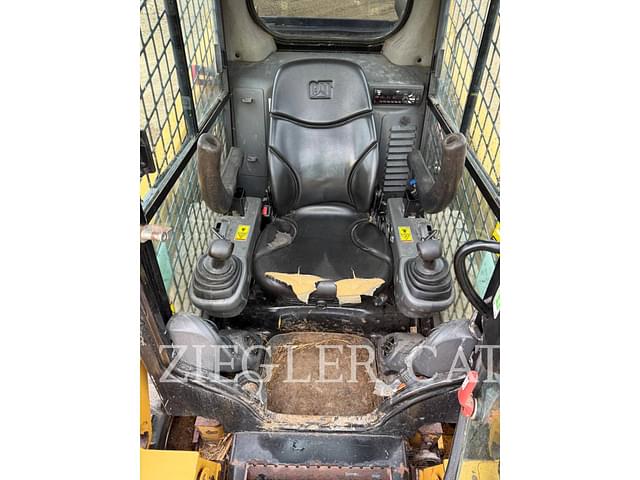 Image of Caterpillar 242D equipment image 3
