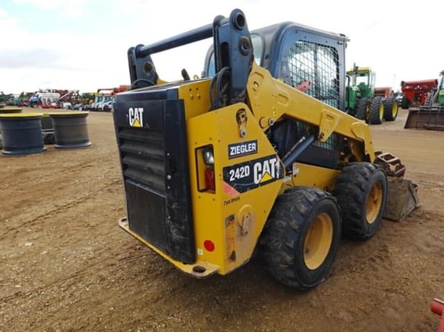 Image of Caterpillar 242D equipment image 2