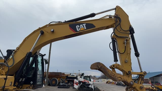 Image of Caterpillar 323FL equipment image 3
