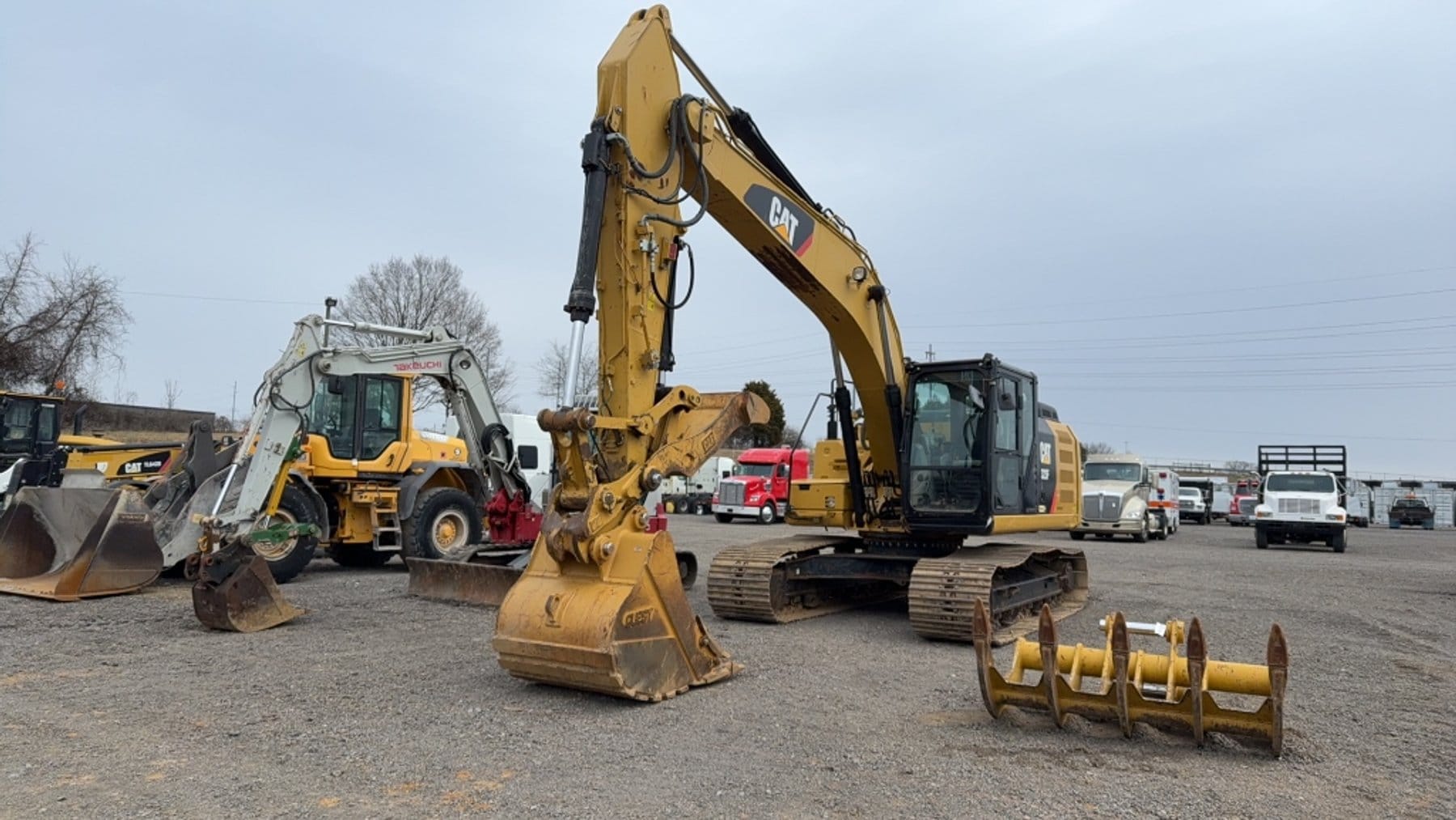 2015 Caterpillar 323FL Equipment Image0